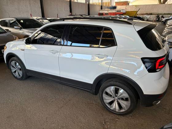 VOLKSWAGEN T-CROSS 1.0 200 TSI TOTAL FLEX COMFORTLINE AUTOMÁTICO VOLKSWAGEN T-CROSS 1.0 200 TSI TOTAL FLEX COMFORTLINE AUTOMÁTICO